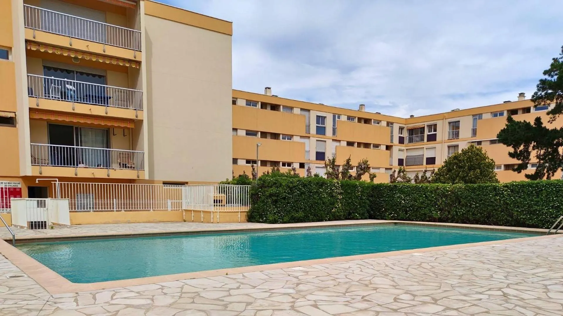 T2- Piscine- Commerces- Plages- Clim Le Lavandou 0*,  Francia