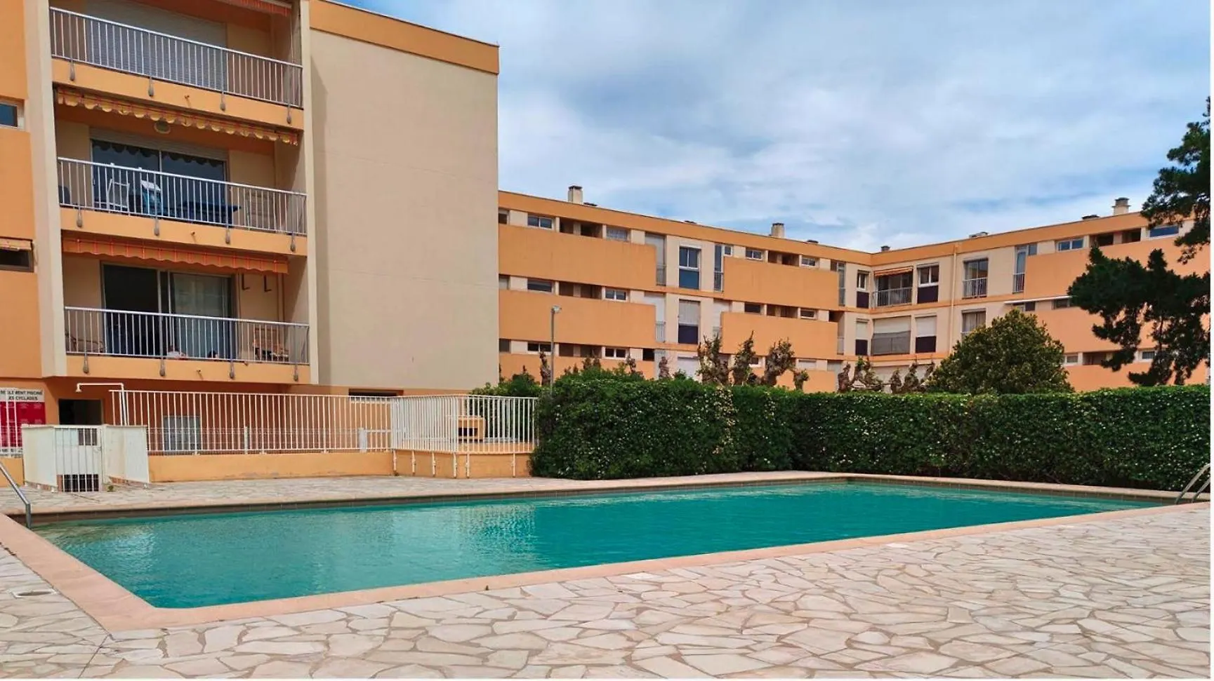T2- Piscine- Commerces- Plages- Clim Le Lavandou Apartment